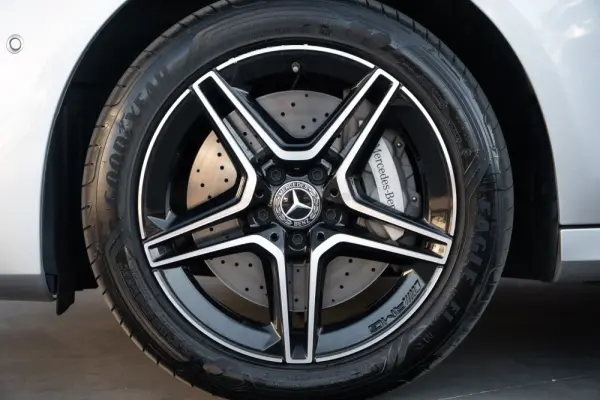 Mercedes-Benz E 300 de 9G-TRONIC AMG Line 10