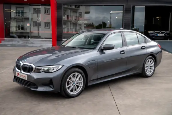 BMW 330 e Corporate Edition Auto 2
