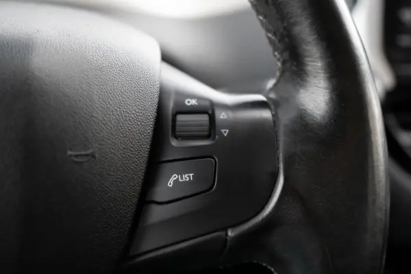 Peugeot 2008 1.2 VTi Allure 24