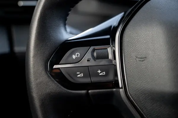 Peugeot 2008 1.2 PureTech Allure 17