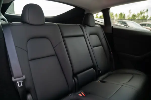 Tesla Model Y Performance Dual Motor AWD 31