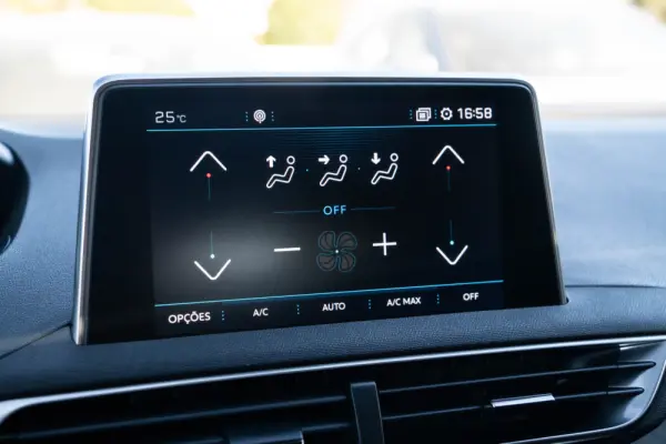 Peugeot 3008 1.5 BlueHDi GT Line EAT8 26