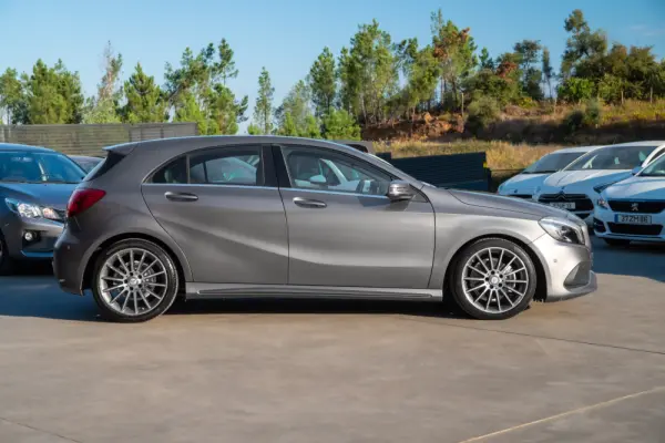 Mercedes-Benz A 180 d AMG Line 10