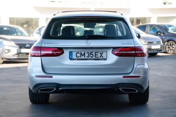 Mercedes-Benz E 300 de 9G-TRONIC AMG Line 12