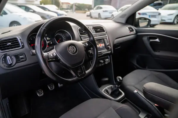 Volkswagen Polo 1.0 Confortline 3