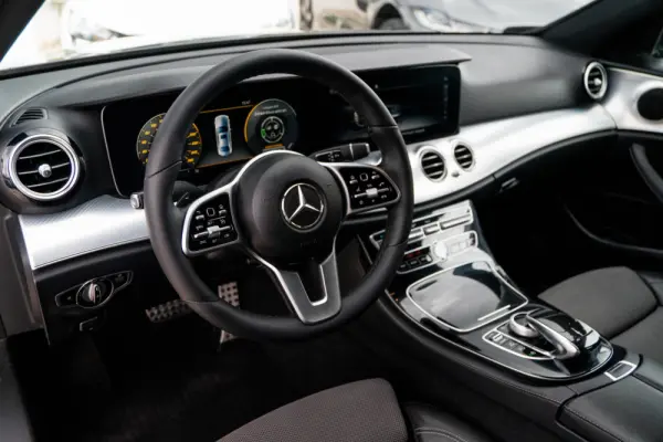 Mercedes-Benz E 220 d Avantgarde+ 2