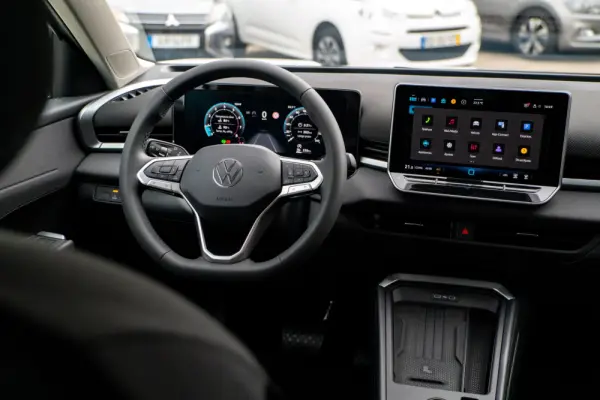Volkswagen T-Roc 1.5 eTSI Life DSG 35