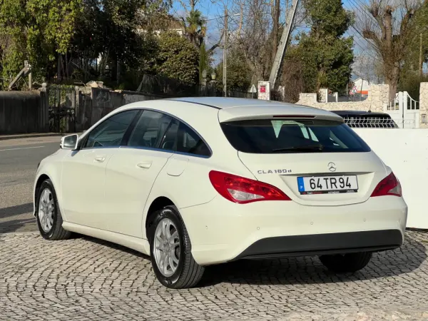 Mercedes-Benz CLA 180 180d Shooting Brake 7