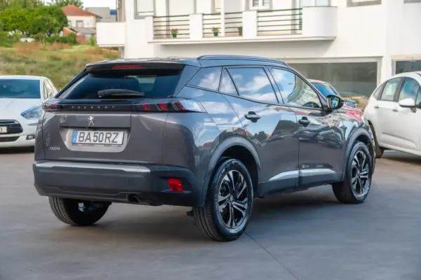 Peugeot 2008 1.2 PureTech Allure 4