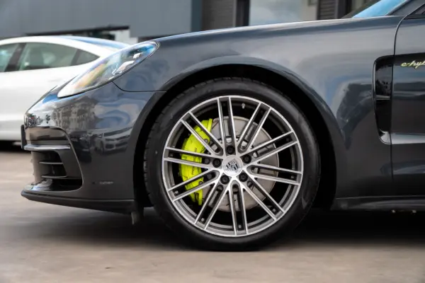 Porsche Panamera 4 E-Hybrid Platinum Edition 39