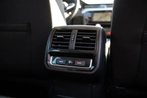 Volkswagen Passat Variant 2.0 TDI Elegance DSG 29