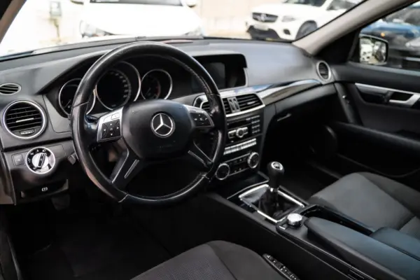 Mercedes-Benz C 220 CDi Classic BE 124g 2