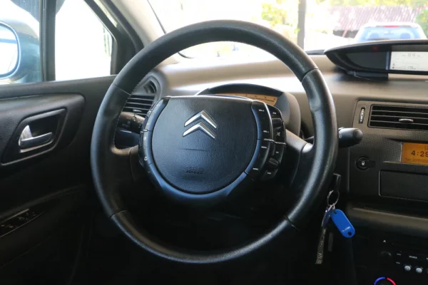 Citroën C4 1.6 HDi 110 VTR 14