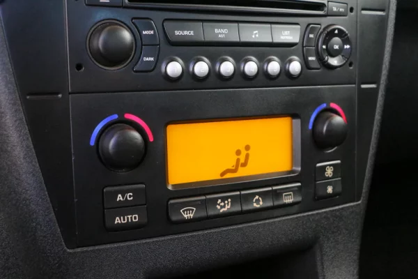 Citroën C4 1.6 HDi 110 VTR 17