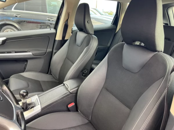 Volvo XC 60 2.4 D Drive Momentum 6