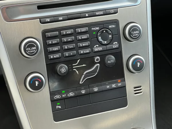 Volvo XC 60 2.4 D Drive Momentum 12