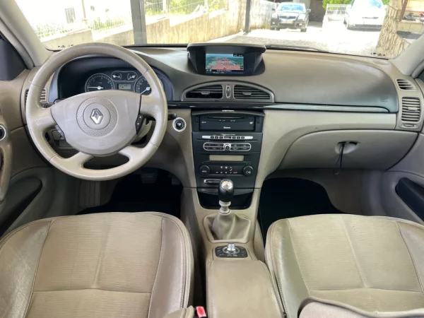 Renault Laguna Break 2.0 DCi Privilège 13