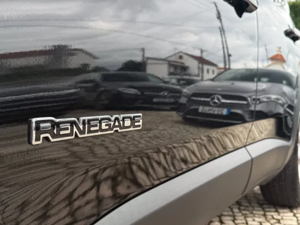 Jeep Renegade 1.0 T Limited 38