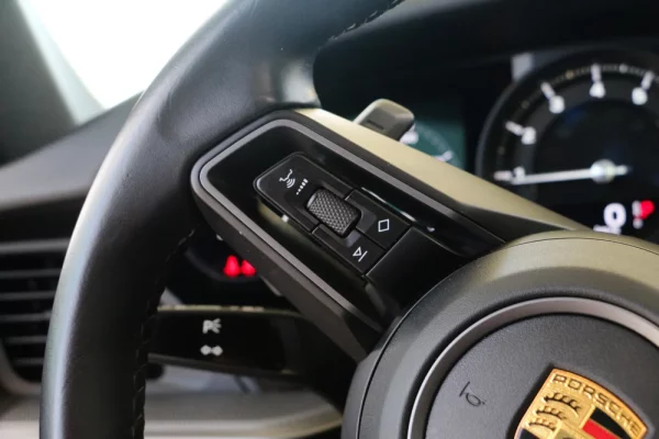 Porsche 911 (992) Carrera PDK 40