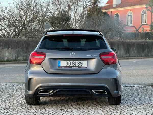 Mercedes-Benz A 180 d AMG Line 12