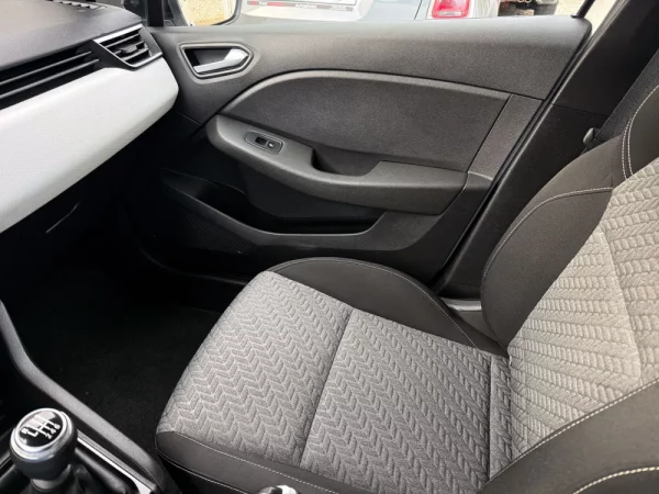 Renault Clio 1.0 TCe Intens Bi-Fuel 24