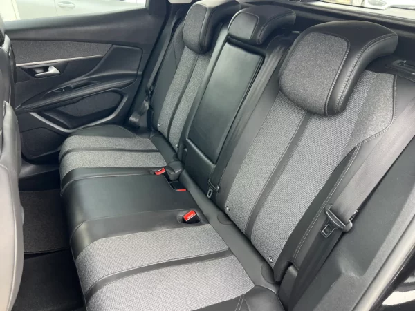 Peugeot 3008 1.5 BlueHDi Allure 6