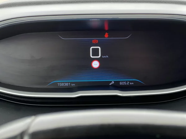 Peugeot 3008 1.5 BlueHDi Allure 8