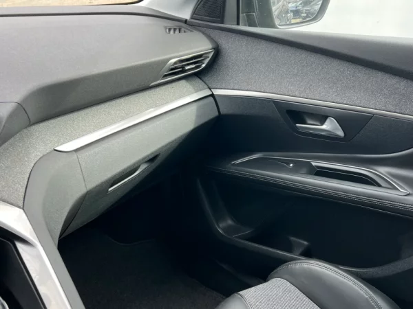 Peugeot 3008 1.5 BlueHDi Allure 21