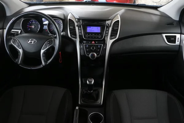 Hyundai i30 1.6 CRDI Comfort 4