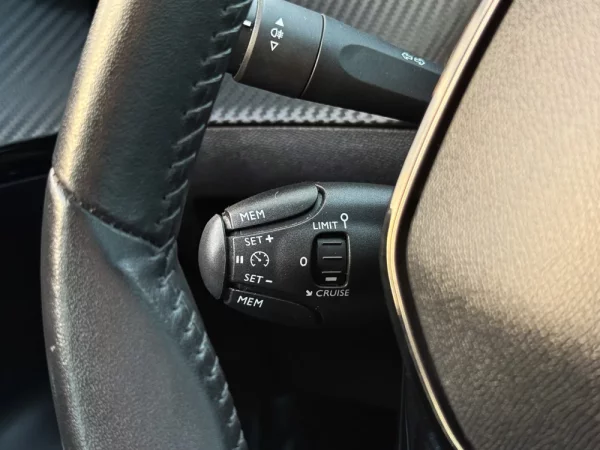 Peugeot 2008 1.2 PureTech Active Pack 23