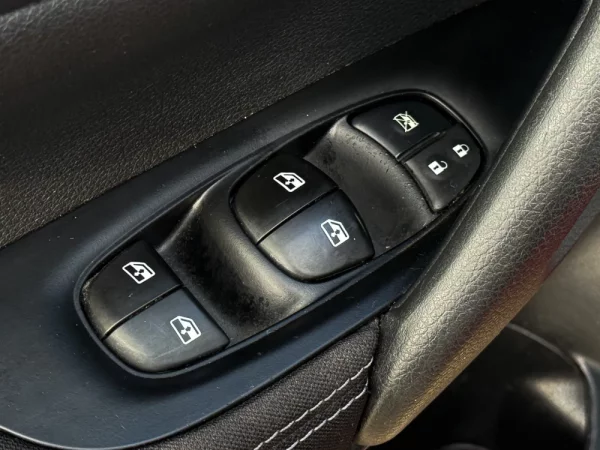 Nissan Qashqai 1.5 dCi N-Connecta 26