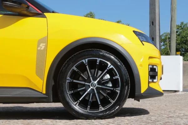 Renault 5 E-Tech 52 kWh Evolution Autonomia Conforto 9