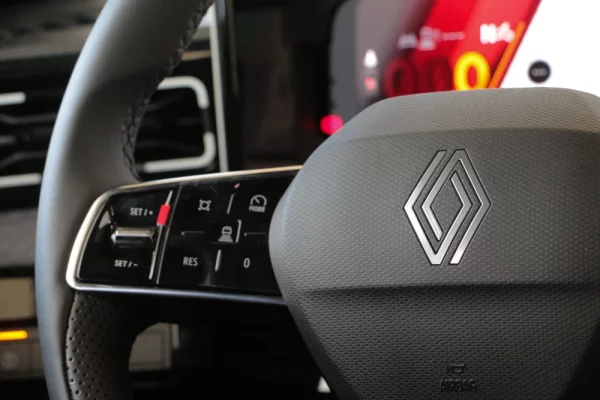 Renault 5 E-Tech 52 kWh Evolution Autonomia Conforto 23