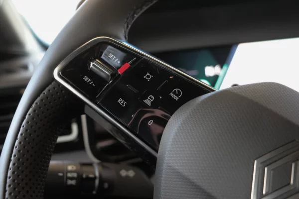 Renault 5 E-Tech 52 kWh Evolution Autonomia Conforto 38