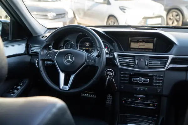 Mercedes-Benz E 220 BlueTEC 9G-TRONIC Avantgarde 29
