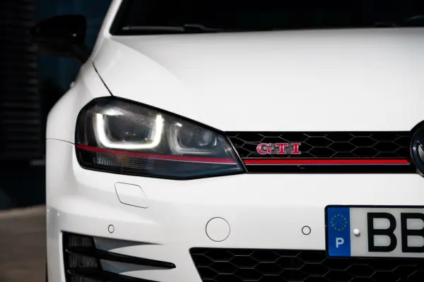 Volkswagen Golf 2.0 TSi GTi DSG Performance 12