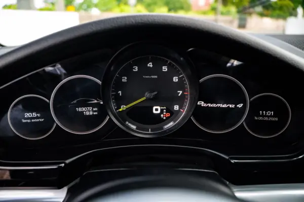 Porsche Panamera Sport Turismo 4 E-Hybrid Platinum Edition 16