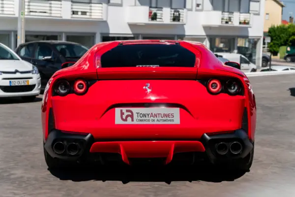 Ferrari 812 Superfast 6.5 V12 8