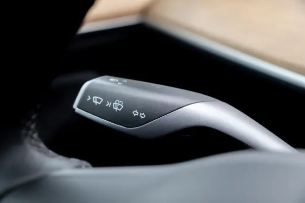 Tesla Model Y Long Range Dual Motor AWD 27