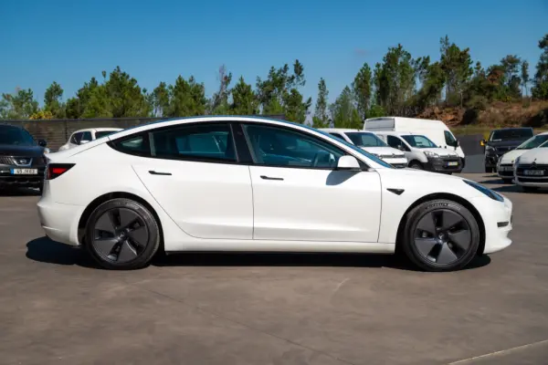 Tesla Model 3 Long Range RWD 8