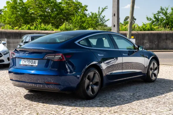 Tesla Model 3 Standard Range Plus RWD 3