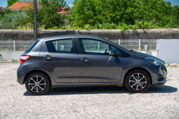 Toyota Yaris 1.0 VVT-i Comfort 9