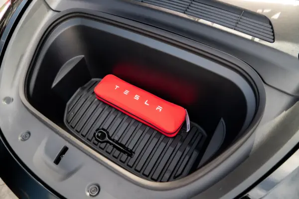 Tesla Model Y Performance Dual Motor AWD 29