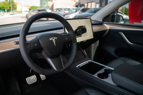 Tesla Model Y Performance Dual Motor AWD 2