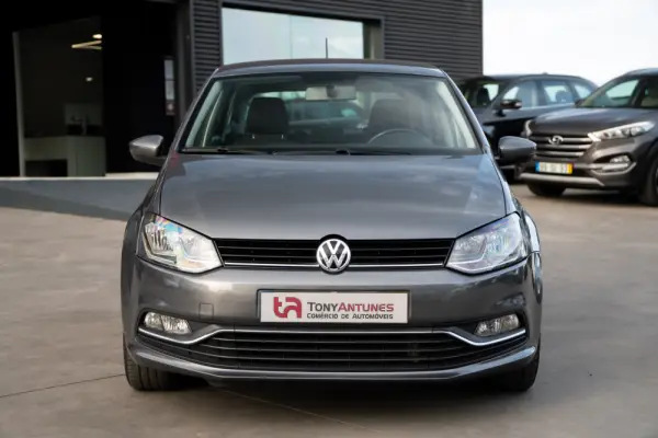 Volkswagen Polo 1.0 Confortline 12
