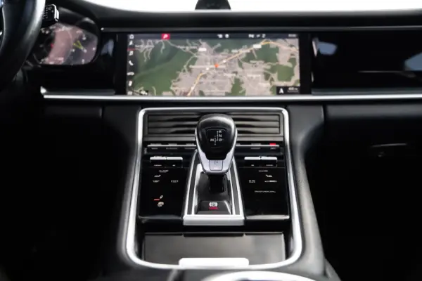 Porsche Panamera Sport Turismo 4 E-Hybrid Platinum Edition 6