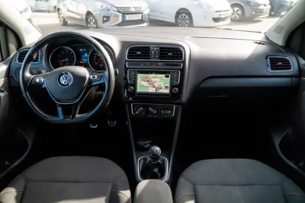 Volkswagen Polo 1.0 Confortline 5
