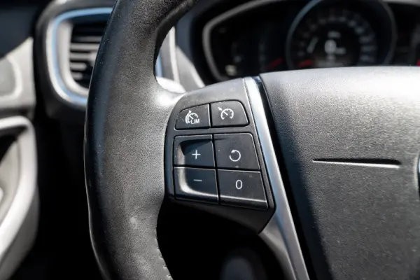 Volvo V40 Cross Country 2.0 D3 Momentum 17