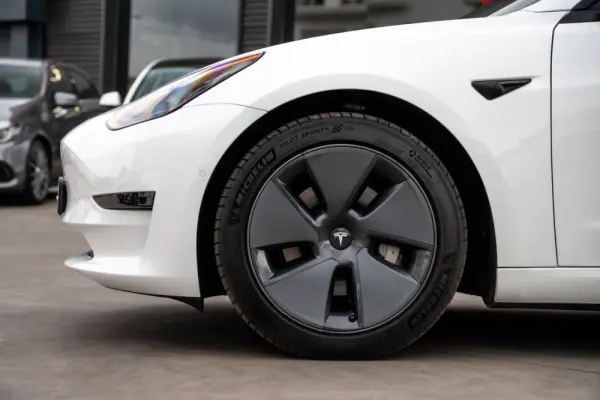 Tesla Model 3 Standard Range Plus RWD 10