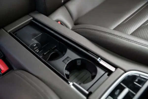 Porsche Panamera 4 E-Hybrid Platinum Edition 26